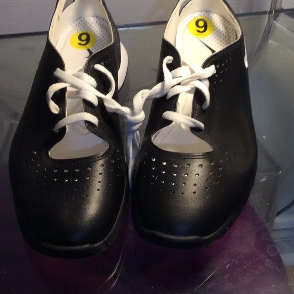 Nike - Picture 2 of 7